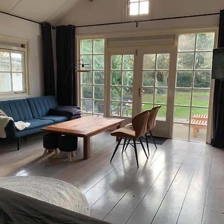 Alojamento de Acomodação e Pequeno-almoço Sleepzzz 3*